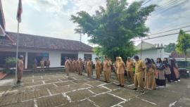 APEL RUTIN SENIN PAGI PEMERINTAH KALURAHAN SEMANU BERSAMA PKK KALURAHAN SEMANU